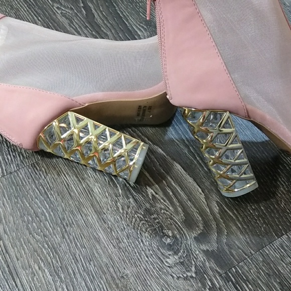 🆕 Blush Mesh Chunky Clear & Gold Heel Booties - Picture 4 of 8